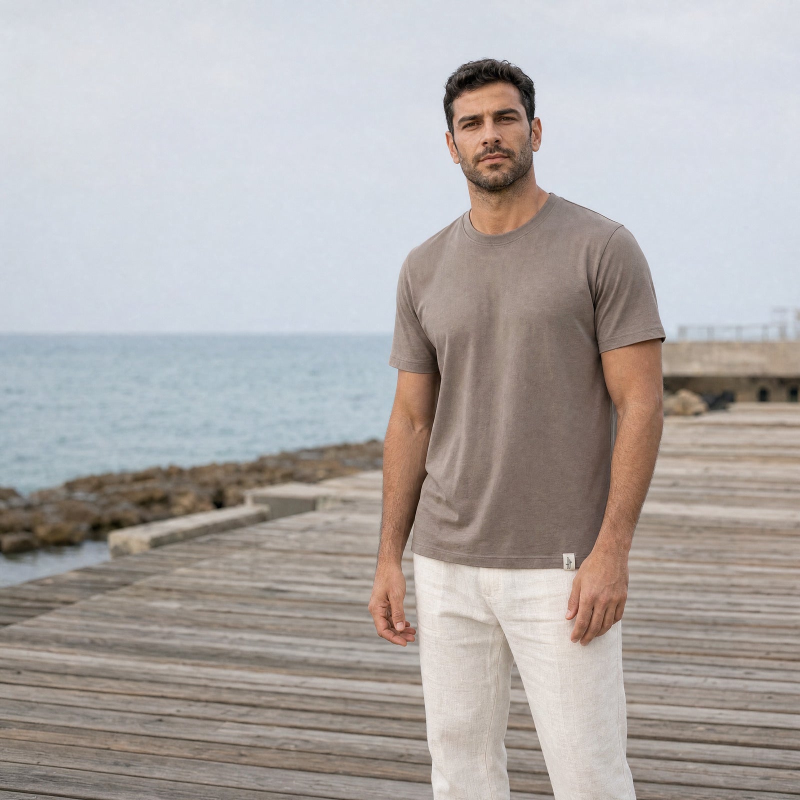 LUKACHARI thin collar bamboo t-shirt on model