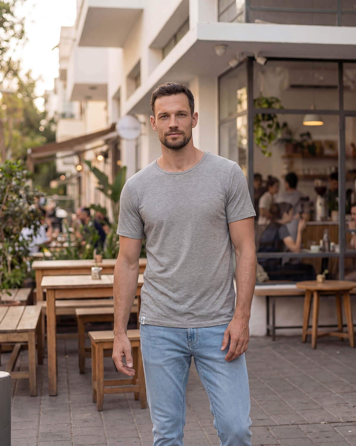 חולצת במבוק לגבר בצבע אפור כהה צווארון דק