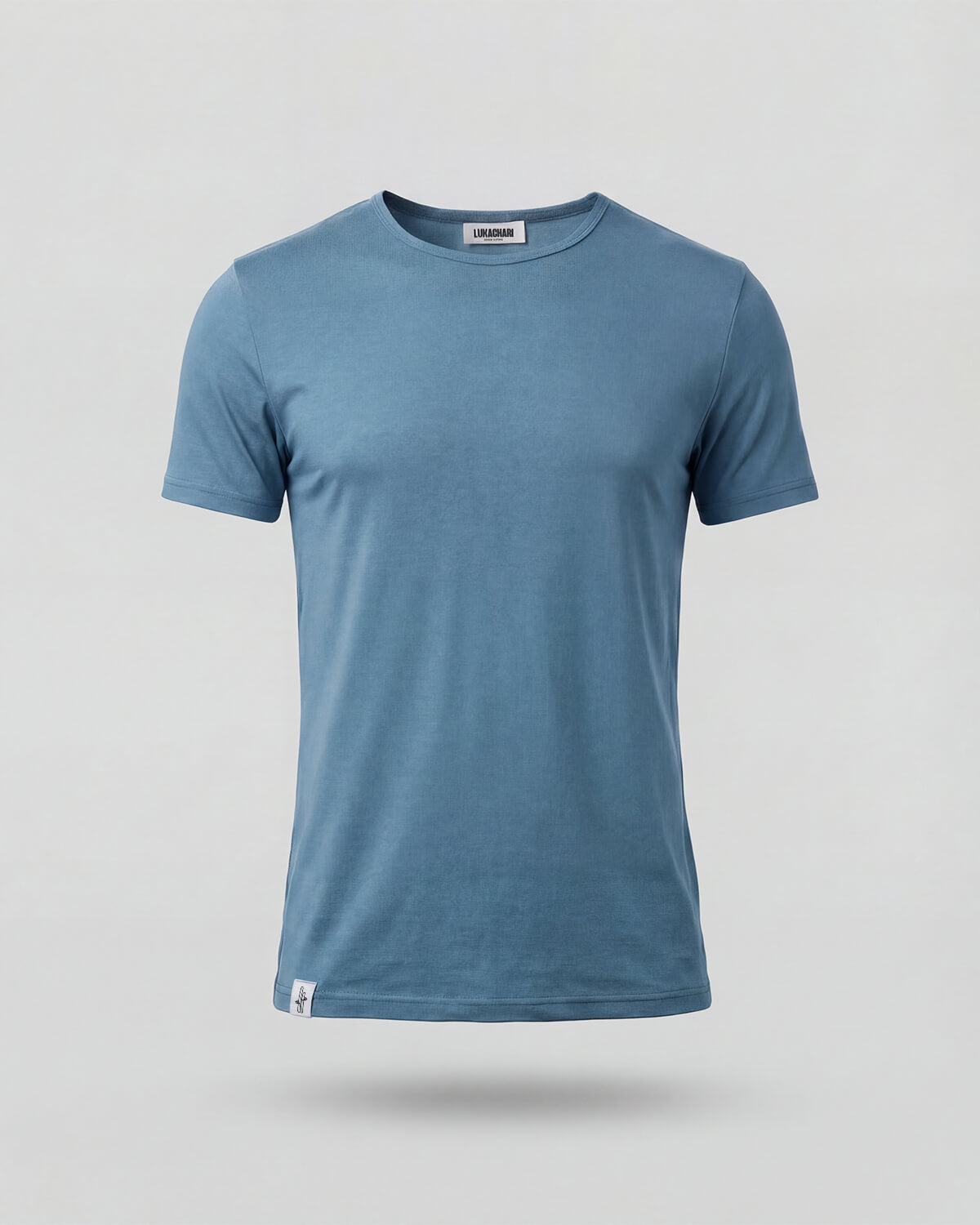 טישרט מבמבוק כחולה לגבר בגזרה קצרה