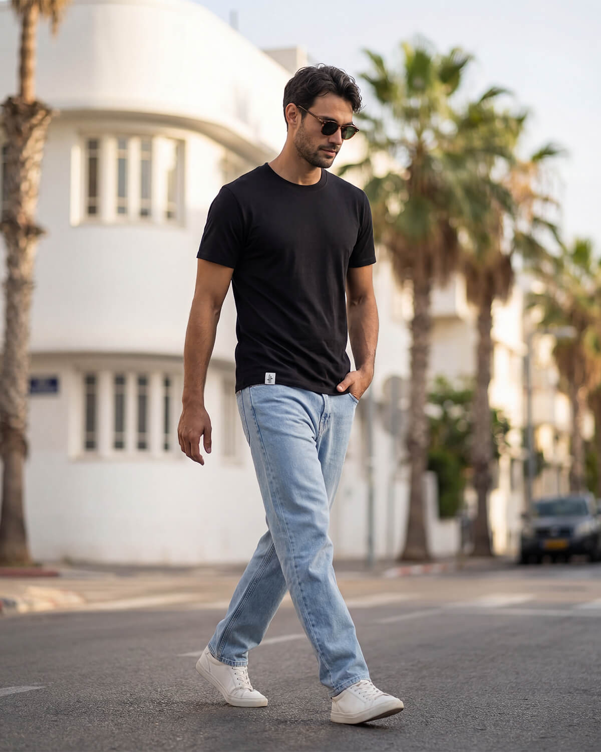 חולצת במבוק לגבר בצבע שחור צווארון דק