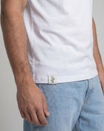 חולצת במבוק לבנה לגבר נושמת ונוחה