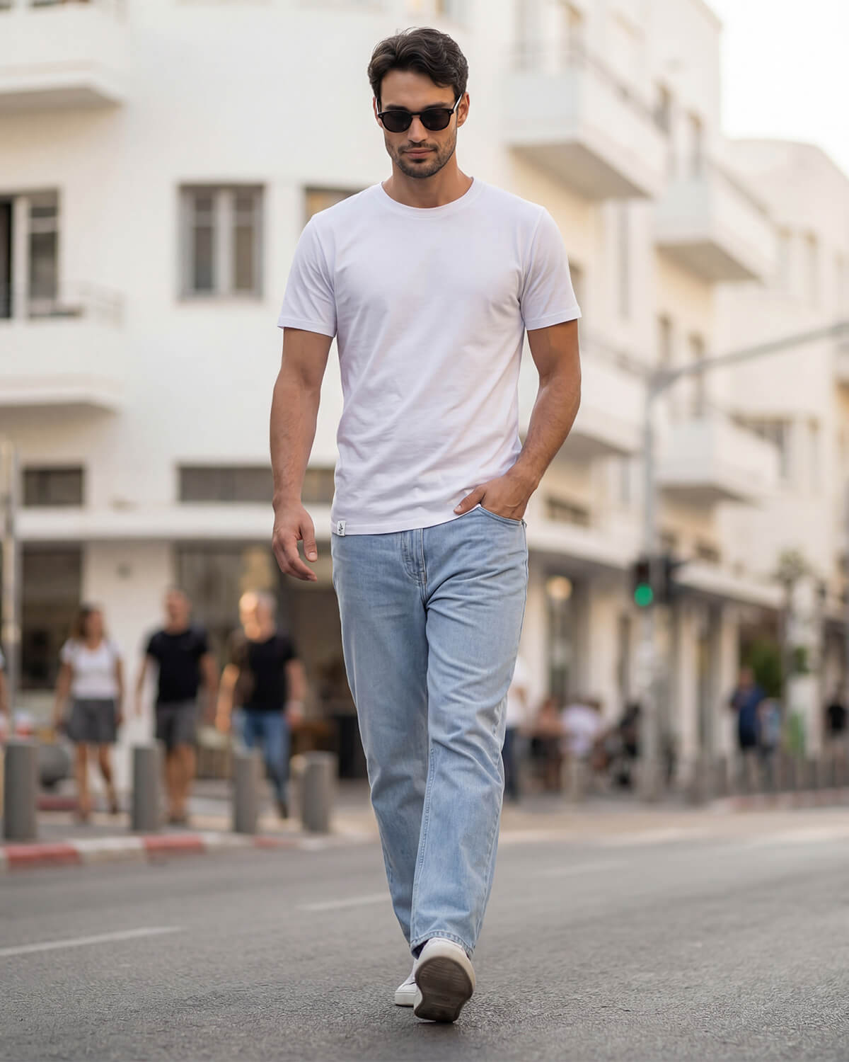 טישרט מבמבוק לבנה לגבר מנדפת זיעה