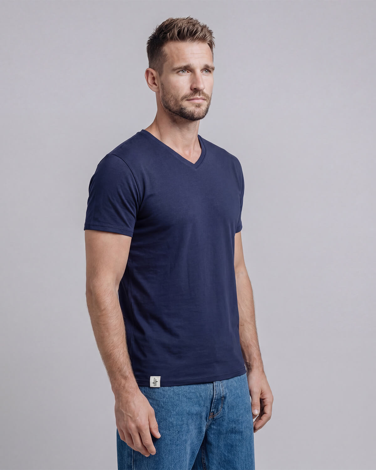 חולצת במבוק נייבי נושמת לגבר