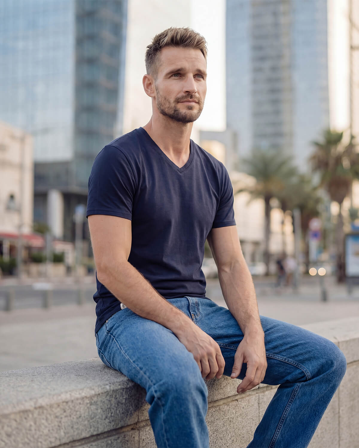 חולצת טי מבמבוק בצבע נייבי לשימוש יומיומי