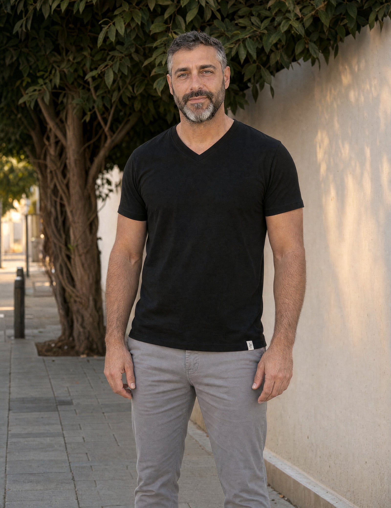 LUKACHARI black V-neck bamboo t-shirt on model
