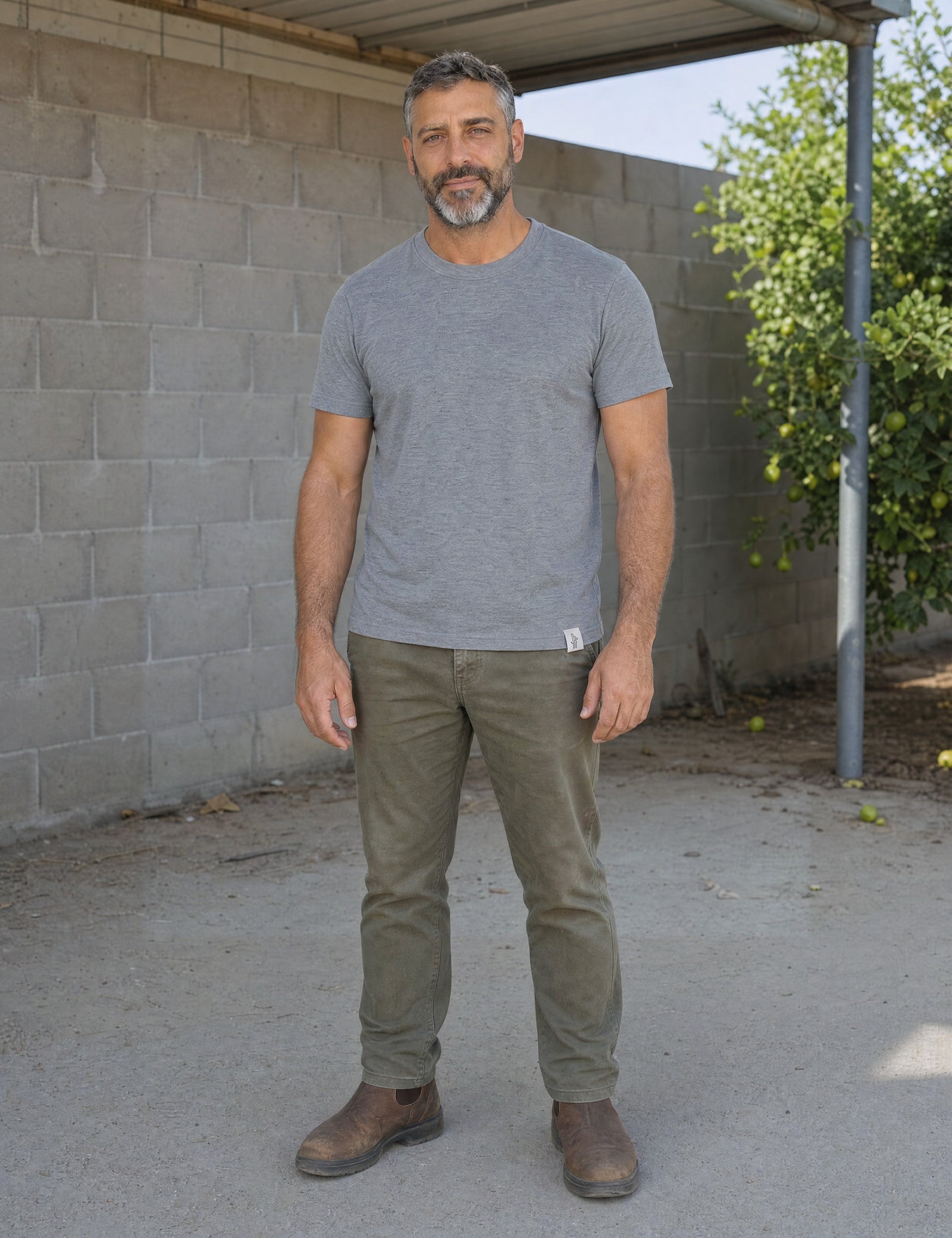 LUKACHARI dark grey thick collar bamboo t-shirt on model