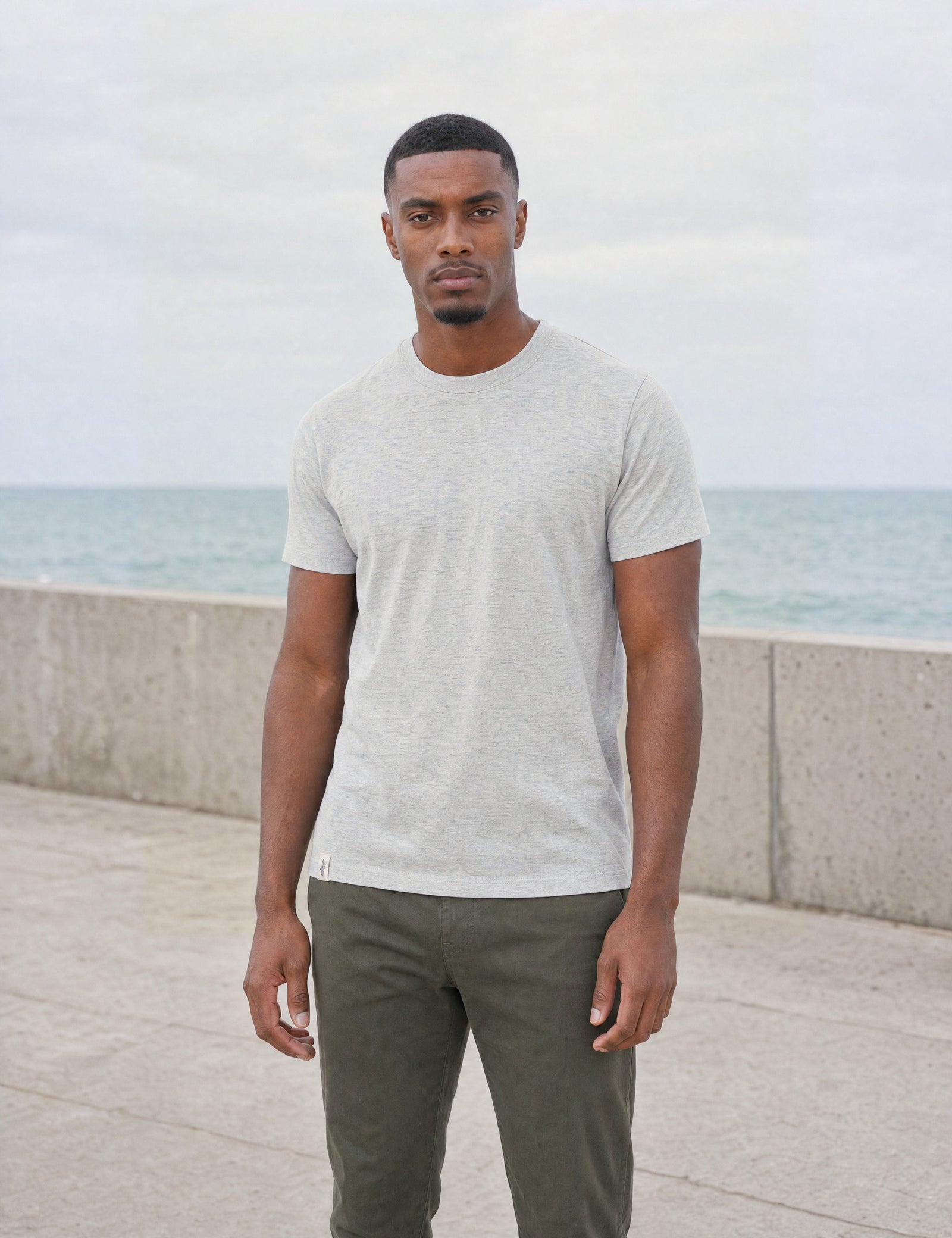 LUKACHARI light grey thick collar bamboo t-shirt on model