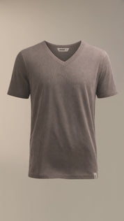 LUKACHARI product film, V-neck bamboo t-shirt in brown